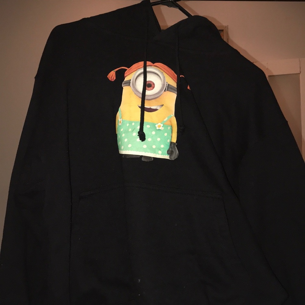 Sweatshirt w/ hoodie.